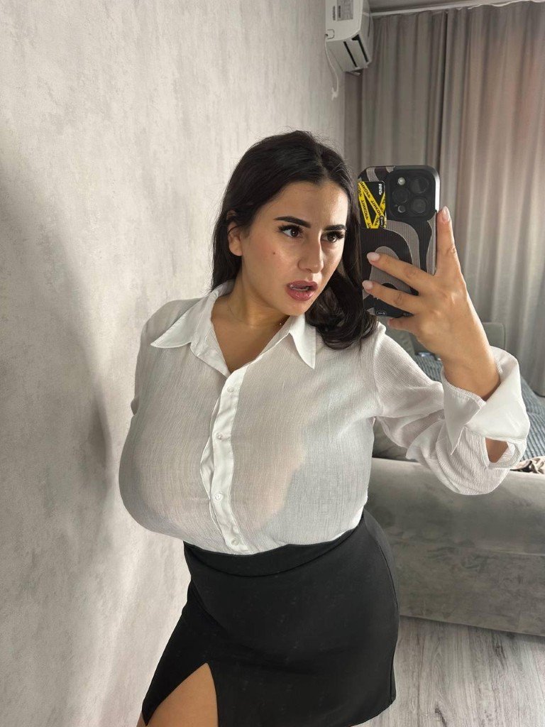 2025-07-19_u_AlonyaLeast_1m44856_you_want_a_new_secretary_0001.jpg